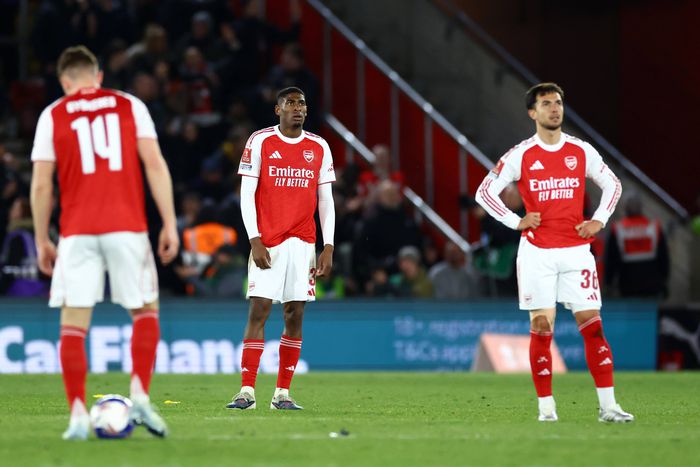 Arsenal players frustrated || imago