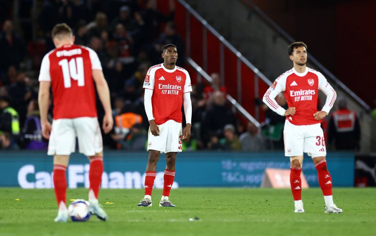Arsenal players frustrated || imago