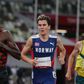 Timothy Cheruiyot leads Jakob Ingebrigtsen during the 2020 Tokyo Olympics