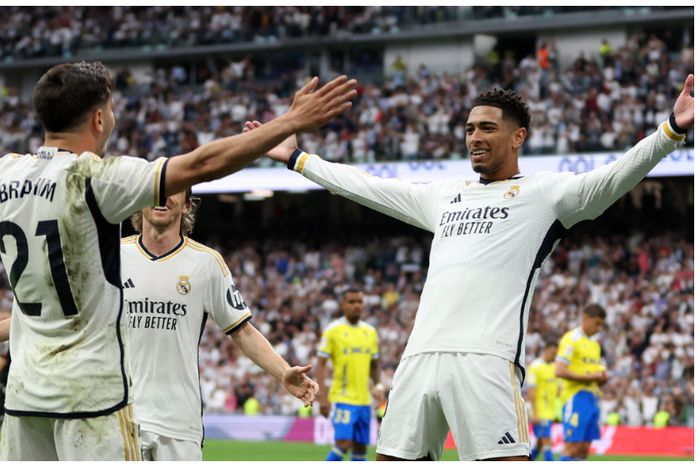 Brahim Diaz and Bellingham celebrate at the Bernabeu.