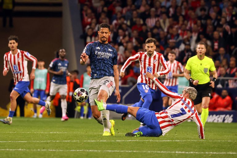 Arsenal vs Atletico Madrid in Champions League action