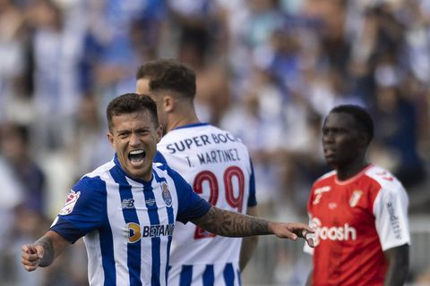 Zaidu Sanusi makes cameo appearance as 10-man Porto win Taca de Portugal