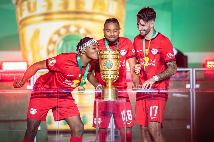 Nkunku sends Pochettino message on number 9 position ahead of Chelsea move