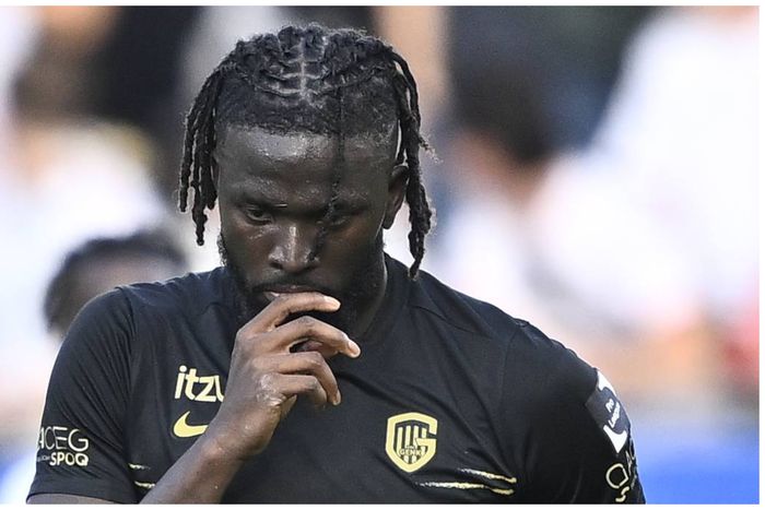 Tolu Arokodare celebrates his goal against Leuven.