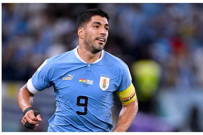 Luis Suarez calls an end to his international career