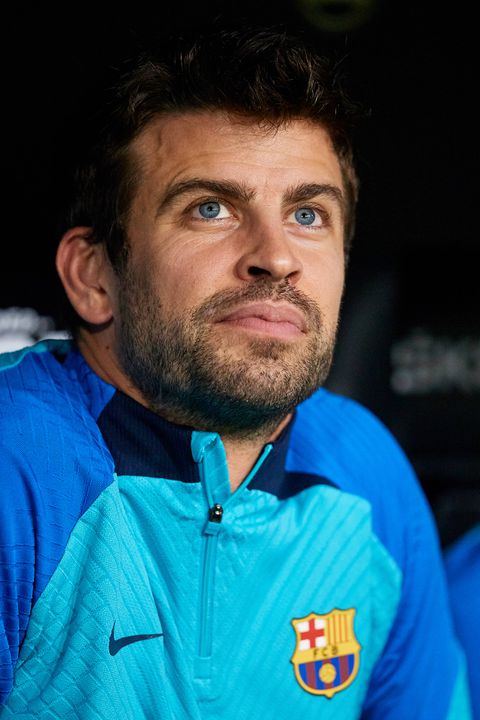 Barcelona legend 'in shock' after Pique announced he will hang boots this weekend