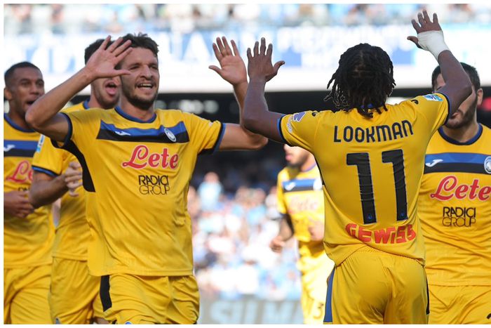 Ademola Lookman and his Atalanta teammates in Naples.