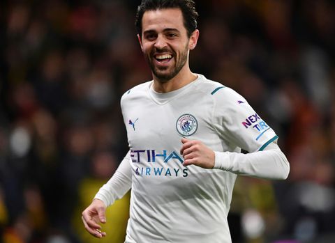 Silva shines as Man City stroll to top spot in Premier League