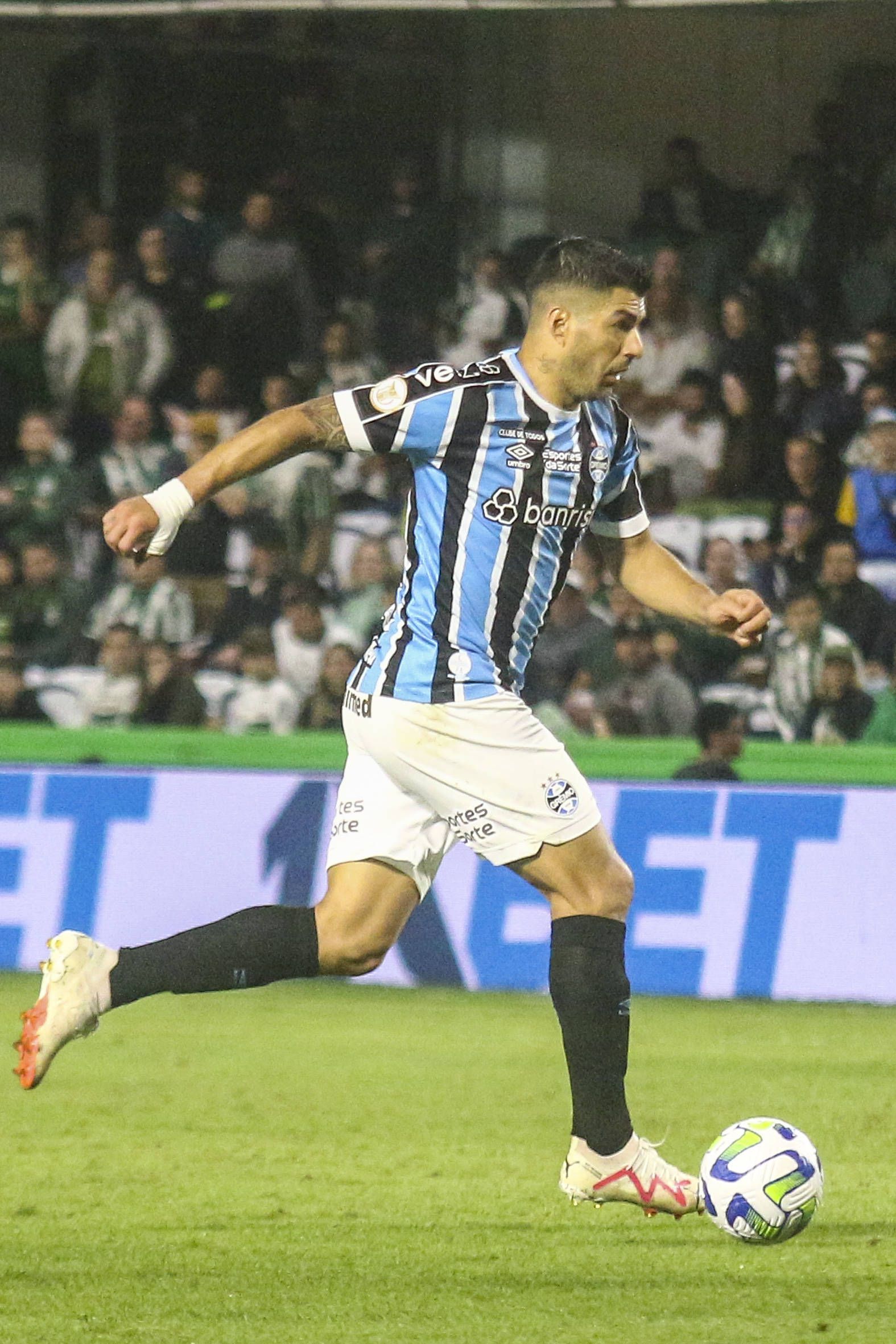 Luis Suarez scored Gremio's game-winning goal in his farewell for