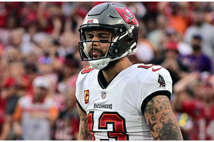 Mike Evans makes history for Buccaneers.