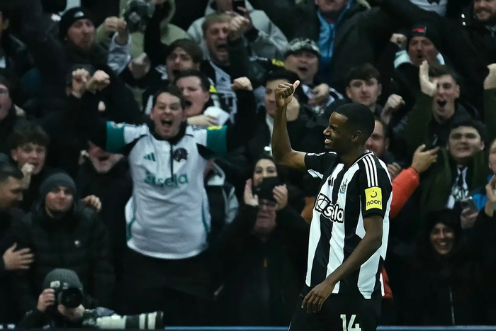Alexander Isak was one of Newcastle United's goalscorers at the Emirates (Credit: Imago)