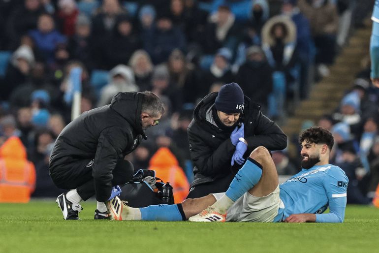 Josko Gvardiol forced off during the draw with Chelsea || Imago