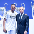 Real Madrid President Florentino Perez (R) poses with Kylian Mbappe during Mbappe s official presentation as Real Madrid s player at Santiago Bernabeu stadium, in Madrid, Spain, on July 16, 2024. (Photo by Xinhua)