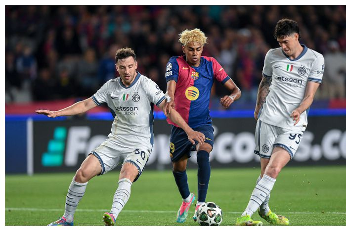 Lamine Yamal finding his way past two Inter Milan players || Imago