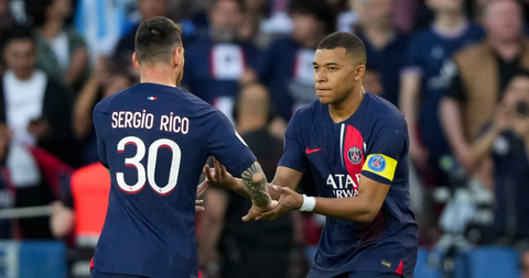 PSG’s Mbappe pays homage to outgoing Messi