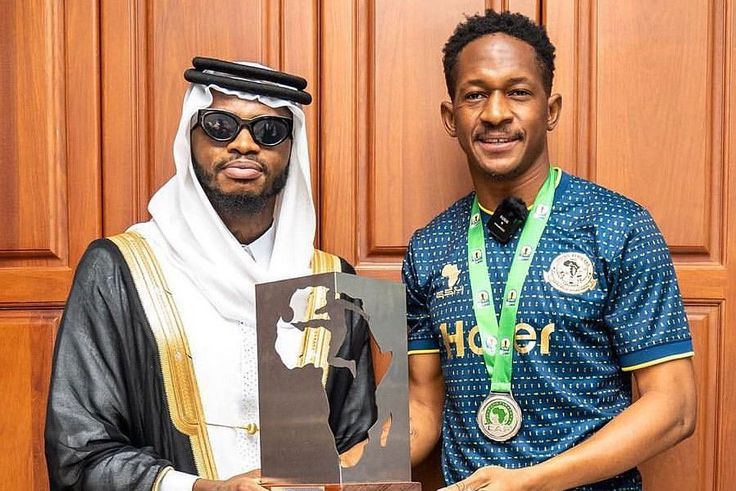 WATCH: Diamond Platnumz gifts Young Africans goalkeeper UGX15M for his man of the match performance in the CAF CC final