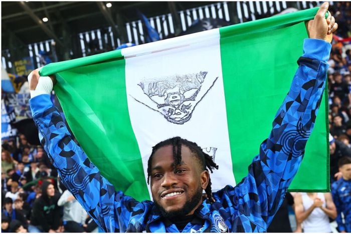 Ademola Lookman with the Nigerian flag at Atalanta.