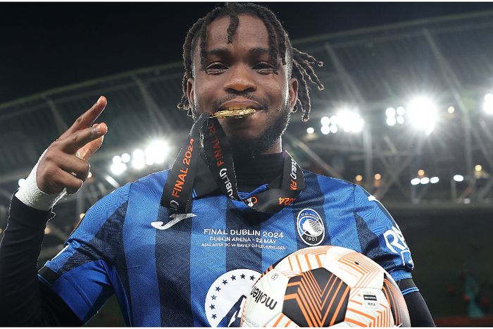 Ademola Lookman with the Europa League final match ball.