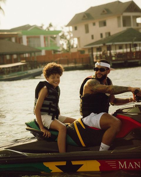 The necklace has a diamond pendant of Depay and his iconic celebration, with his hands in his ears to shut out the noise.