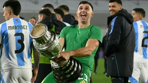 Bad news for World Cup winner - Blues legend says Messi's teammate lacks character to play for Chelsea