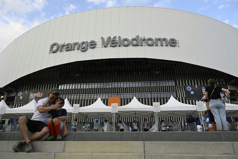 French clubs worry about best way to welcome back fans