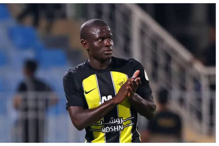 Hansi Flick blocks move for Kante