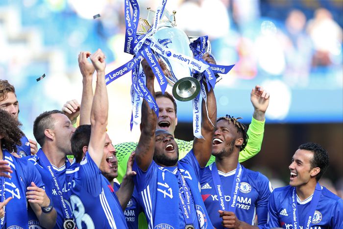 Victor Moses celebrates Chelsea's Premier League win