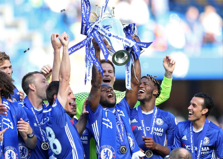 Victor Moses celebrates Chelsea's Premier League win
