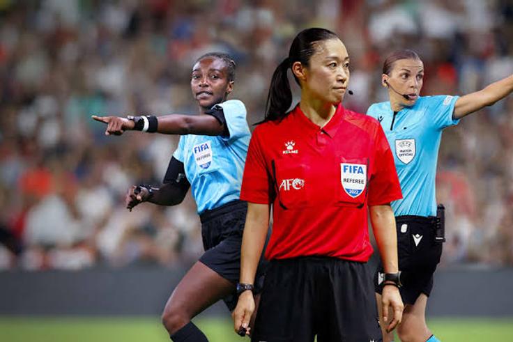 FIFA President stands with female referee who received death threats