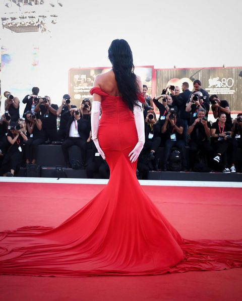 At 2023 Venice Film Festival, Cristiano Ronaldo's Girlfriend Georgina  Rodriguez Looks Ravishing On The Red Carpet In A Strapless Rouge  Off-Shoulder Vetements Gown