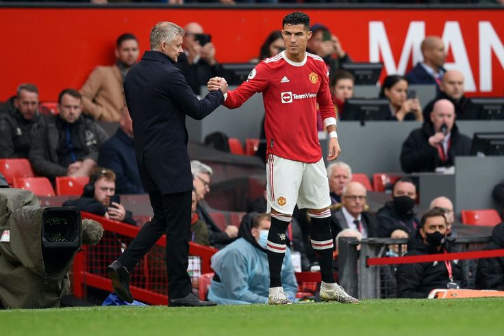 Ferguson says Man Utd must pick 'best players' after Ronaldo benched