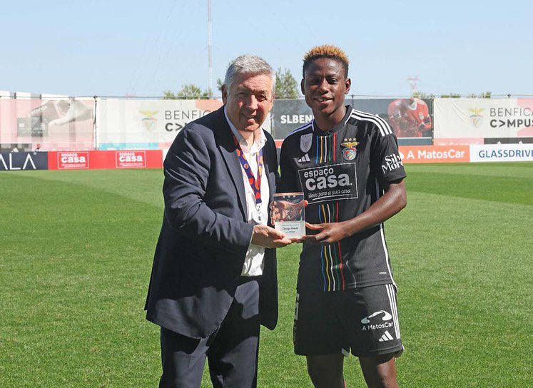 Ucheibe posted receiving a plaque for achieving 100 appearances with Benfica. Instagram/Christy Ucheibe