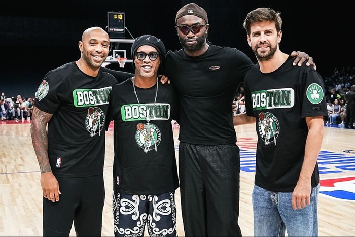 As the Boston Celtics take on the Denver Nuggets, there was a Barcelona legends reunion between Thierry Henry, Gerard Pique and Ronaldinho.