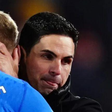 Arteta embracing Aaron Ramsdale || Image credit: Imago