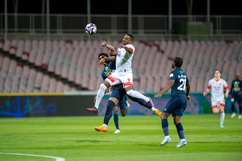 In Saudi Arabia, Al-Wehda suffered a 3rd loss in 4 games to Al Akhdoud, despite a goal by Odion Ighalo.