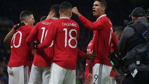 Manchester United brush Everton aside to advance to the fourth round