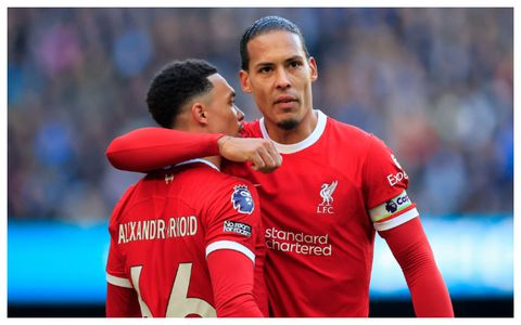 ‘I am fine with it’ - Van Dijk defends Arnold's poor performance in Man United loss amid exit speculation