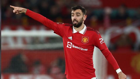 Neville hits at ‘embarrassing’ Fernandes in Manchester United's Anfield humiliation