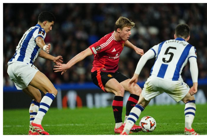 Man United earns draw in Spain