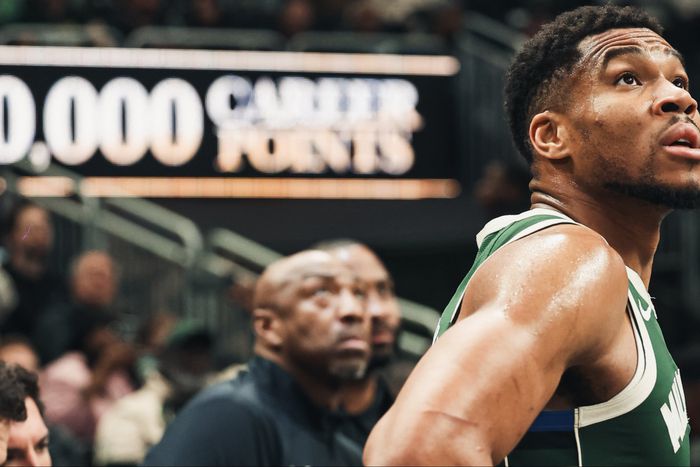 Nigerian Freak Giannis Antetokounmpo scores 20,000th points for the Milwaukee Bucks in a win against the Dallas Mavericks.