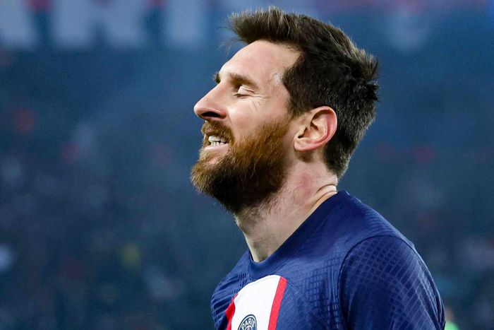 PSG learn fate in Messi contract talks as Barcelona return looms