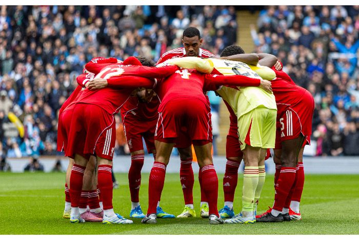 Liverpool players hold crisis talks