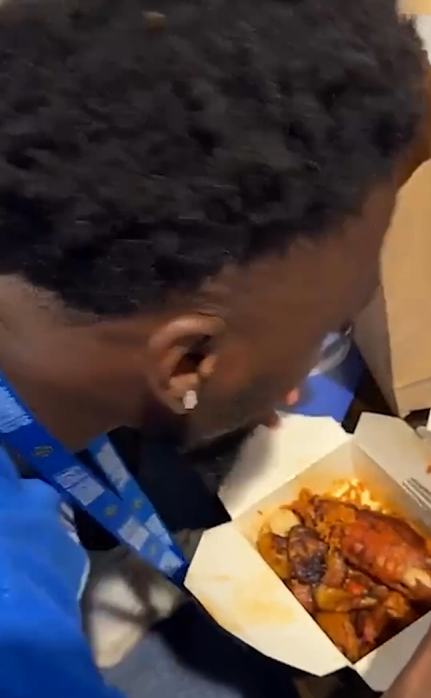 Super Eagles of Nigeria star Wilfred Ndidi uses hunger as an excuse to eat Ghanaian jollof rice after being exposed by Abdul Fatawu.