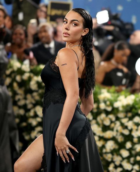 Georgina'S $5M Ring: Is It The Biggest Ever? - 8aeow7m