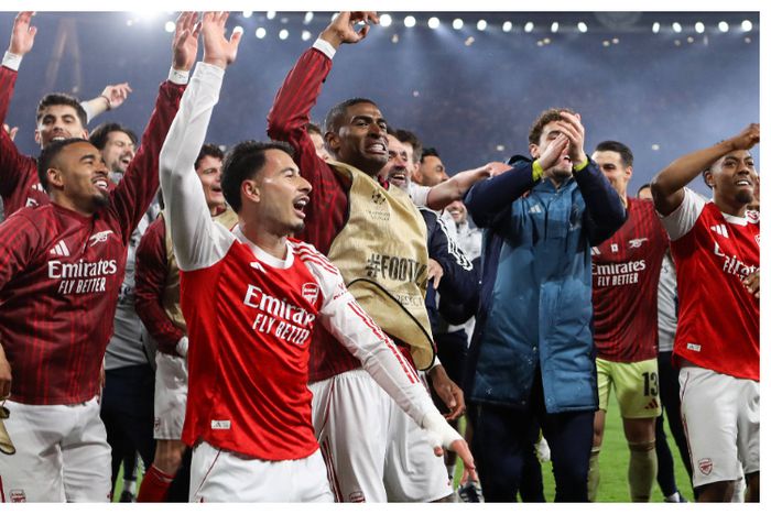 Ian Wright hits back at Rooney