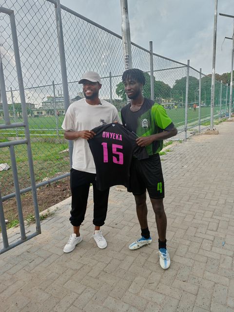 Frank Onyeka presents jerseys, boots and other items to players of Kings Spor Club FC