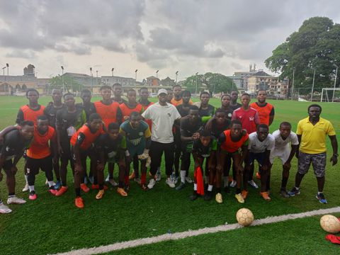 Frank Onyeka poses with players of a Lagos-based academy Kings Spor Club