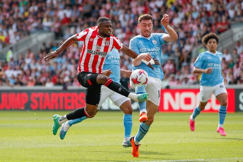 Frank Onyeka in action for Brentford against Manchester City