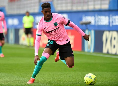 Leeds sign Junior Firpo from Barcelona