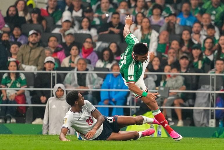 Quansah's dangerous tackle got his sent off || imago